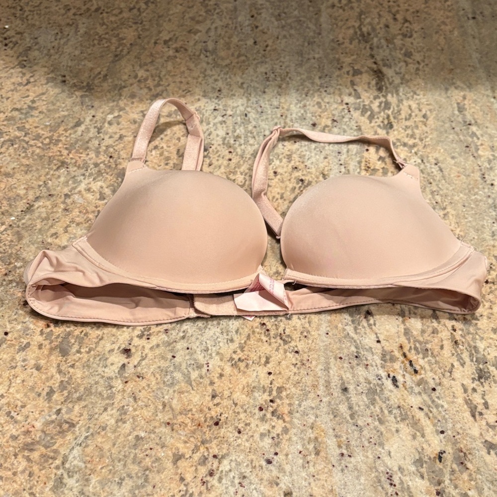 Victoria's Secret Nude Bra - Picture 2 of 7